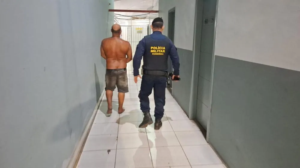 Policiais militares do 9º BPM prendem homem de 42 anos acusado de agredir esposa e apreendem pistola