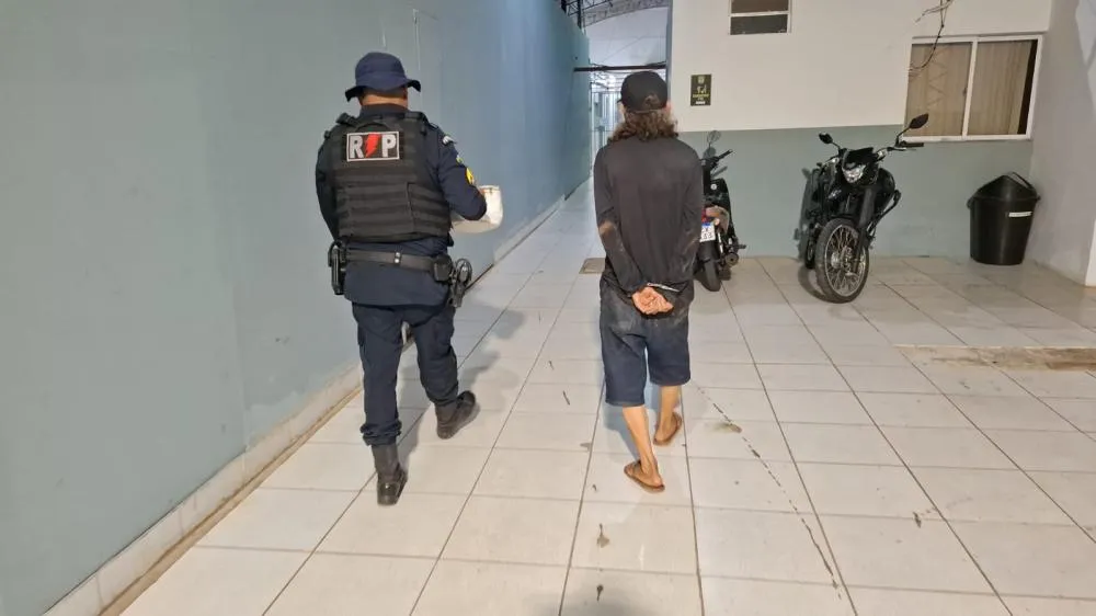 Equipe do 5º BPM descobre garagem usada como ponto de tráfico e apreende drogas em Candeias do Jamari